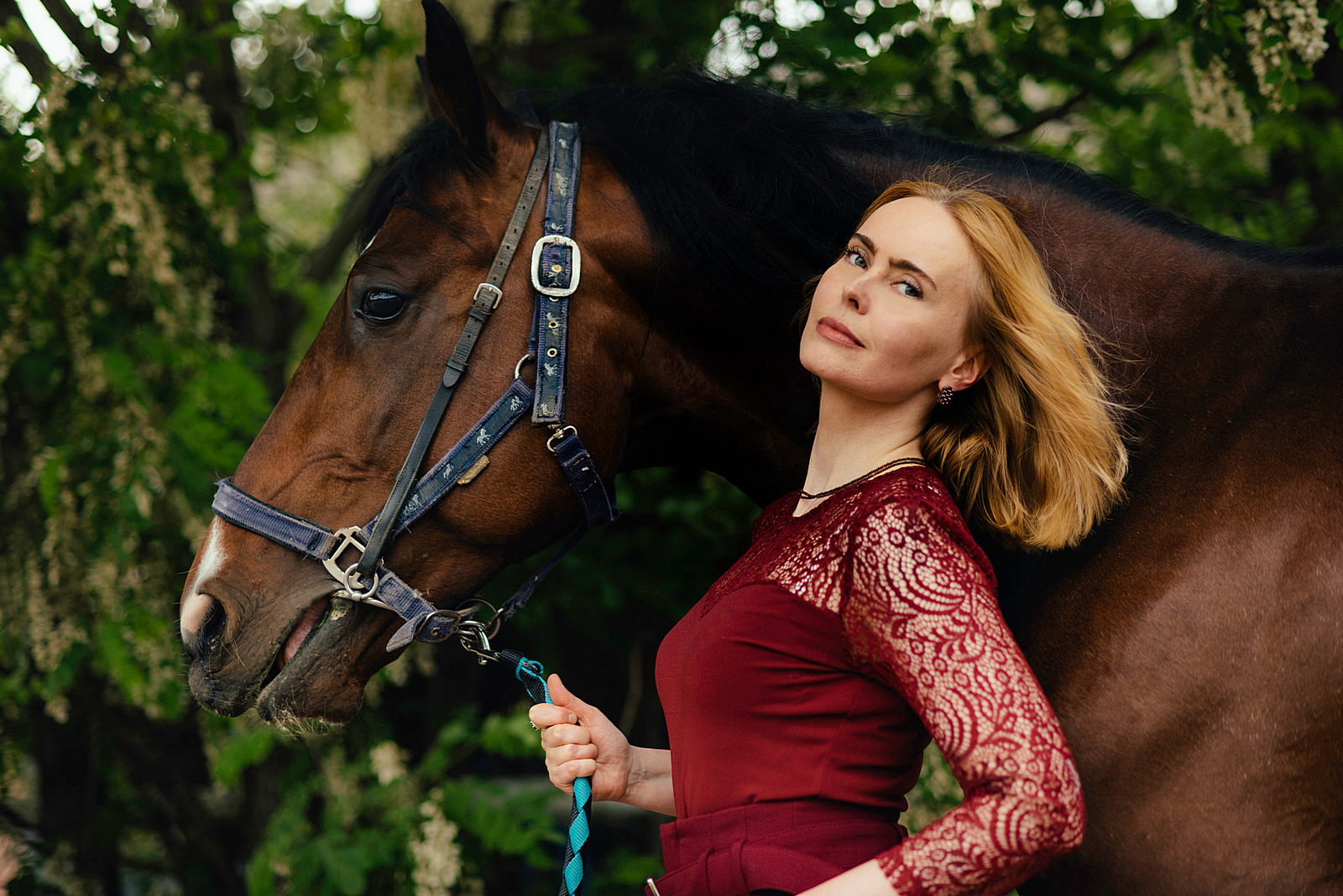 фотосесія з кіньми, іподром, жіночий портрет